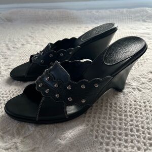 1990’s Y2K Cole Haan Kitten Heels Wrapped Black Leather Silver Studded Size 7.5